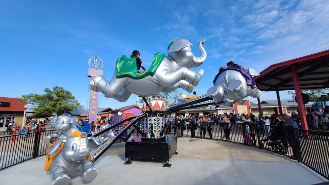 Elephant kids ride